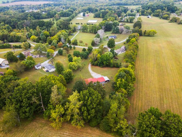 167 Denning Ln, Cottontown, TN 37048