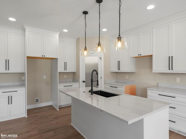 19335 Springbrook Drive, Macomb Twp, MI 48044