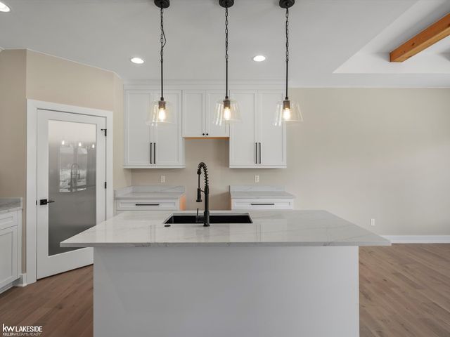 19335 Springbrook Drive, Macomb Twp, MI 48044