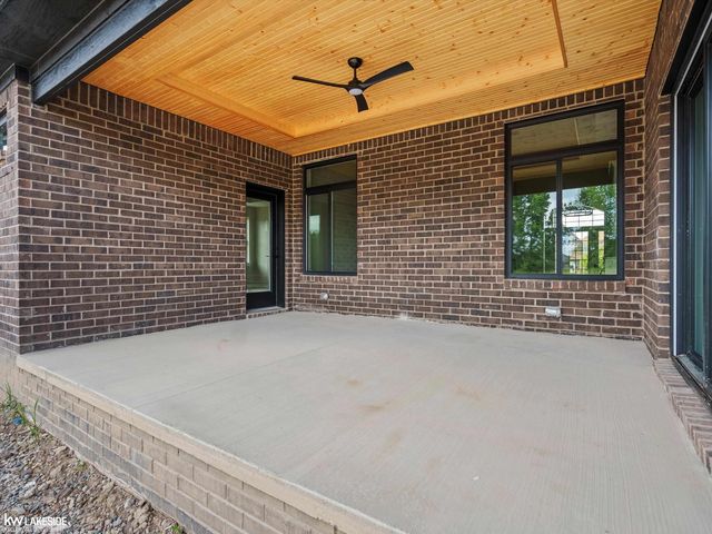 19335 Springbrook Drive, Macomb Twp, MI 48044