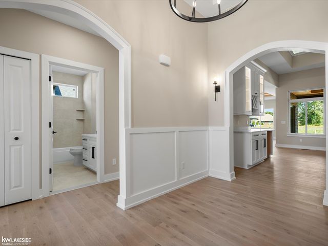 19335 Springbrook Drive, Macomb Twp, MI 48044