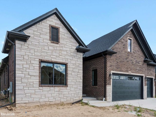 19335 Springbrook Drive, Macomb Twp, MI 48044