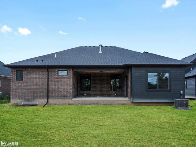 19335 Springbrook Drive, Macomb Twp, MI 48044