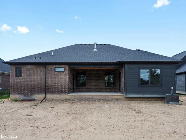 19335 Springbrook Drive, Macomb Twp, MI 48044