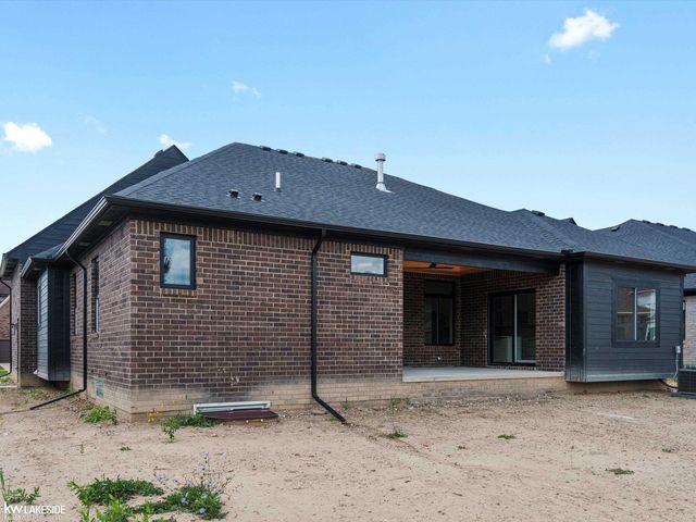 19335 Springbrook Drive, Macomb Twp, MI 48044