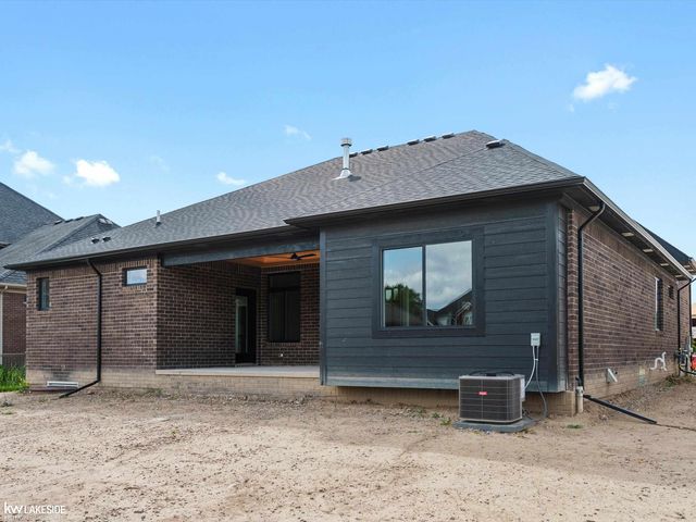 19335 Springbrook Drive, Macomb Twp, MI 48044