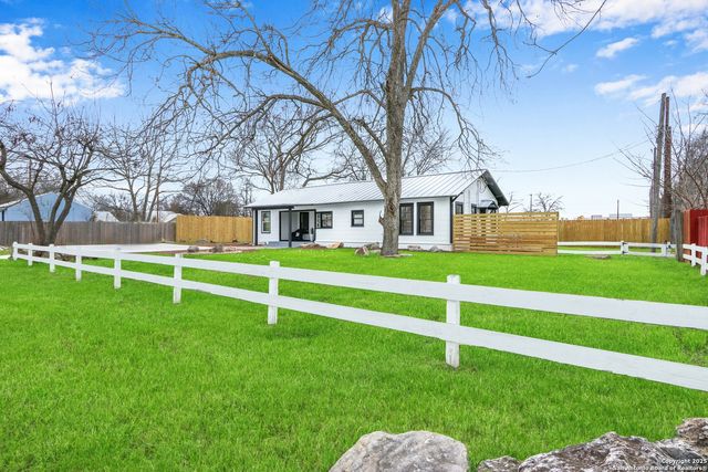 569 Wright, New Braunfels, TX 78130