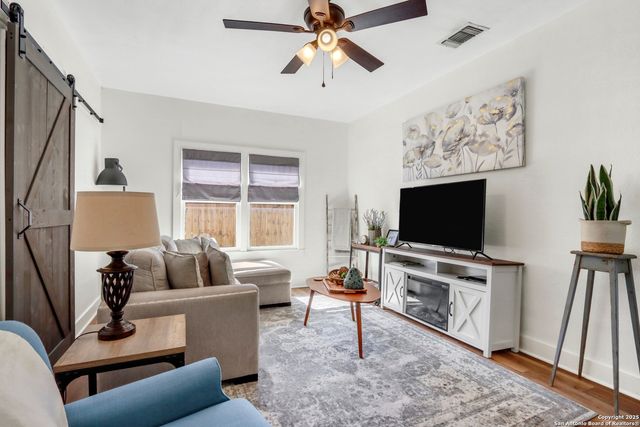 569 Wright, New Braunfels, TX 78130