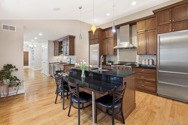 25 Andrea Lane, Scarsdale, NY 10583