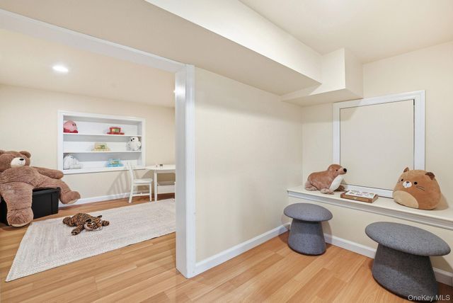 25 Andrea Lane, Scarsdale, NY 10583