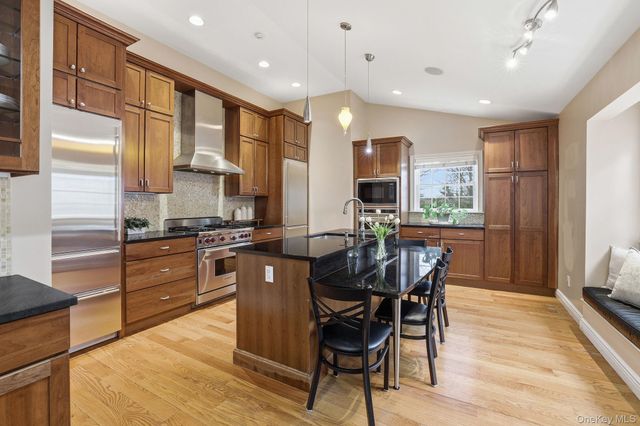 25 Andrea Lane, Scarsdale, NY 10583