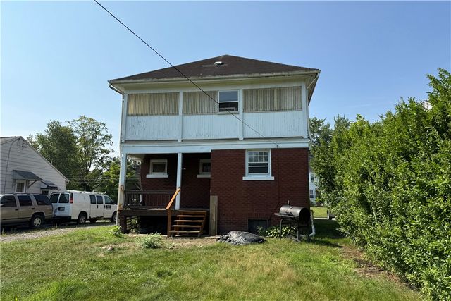 1045 Myrtle Pl, Sharon, PA 16146