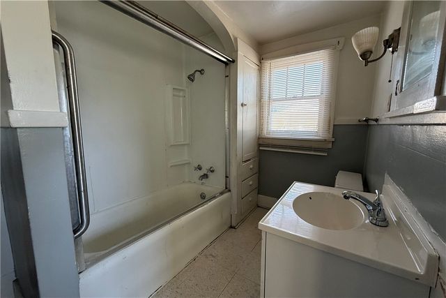 1045 Myrtle Pl, Sharon, PA 16146