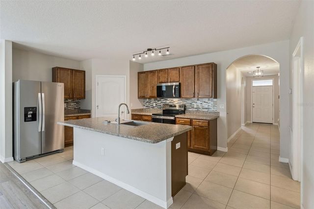 579 LAKE CUMMINGS WAY, Lake Alfred, FL 33850