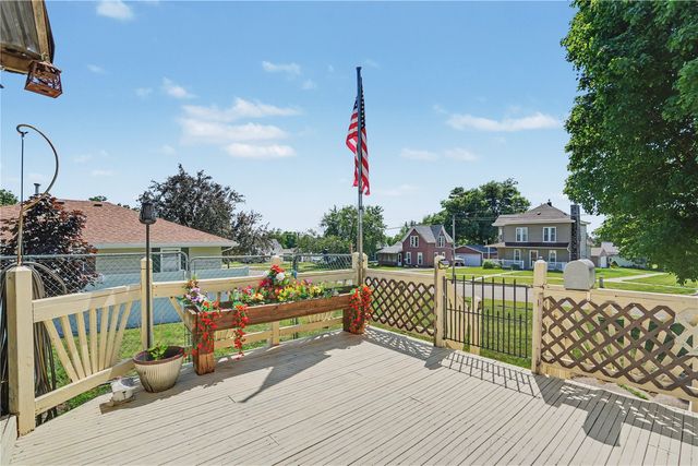 1705 7th Avenue, Belle Plaine, IA 52208