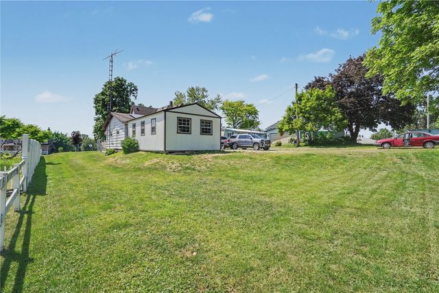 1705 7th Avenue, Belle Plaine, IA 52208