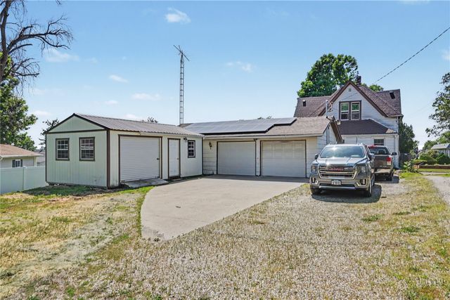 1705 7th Avenue, Belle Plaine, IA 52208
