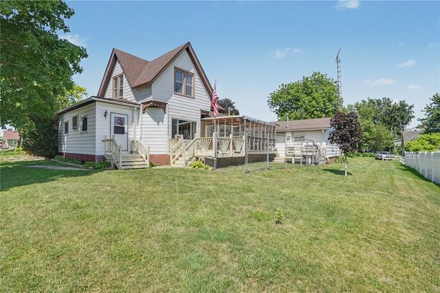 1705 7th Avenue, Belle Plaine, IA 52208
