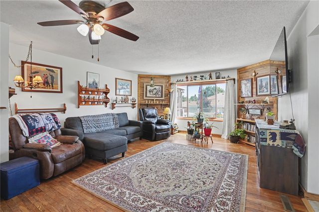 1705 7th Avenue, Belle Plaine, IA 52208