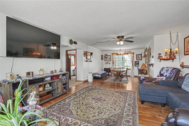 1705 7th Avenue, Belle Plaine, IA 52208