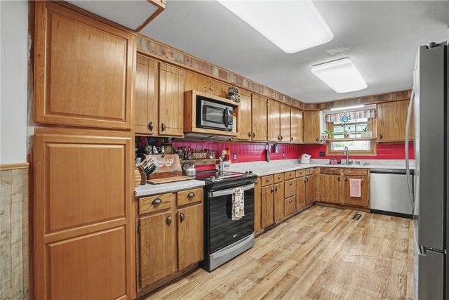 1705 7th Avenue, Belle Plaine, IA 52208