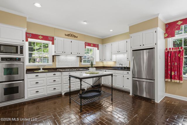 4064 Eastwood Drive, Jackson, MS 39211