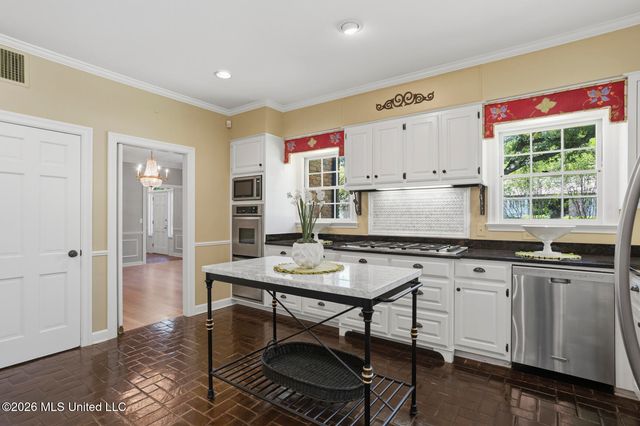4064 Eastwood Drive, Jackson, MS 39211