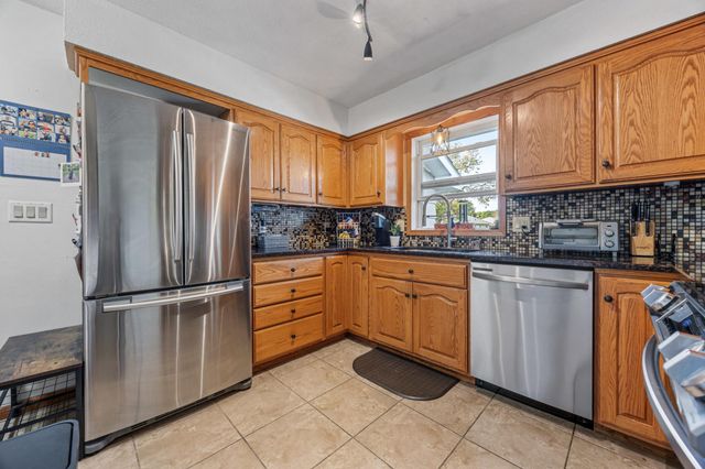 1221 1st Street N, Casselton, ND 58012