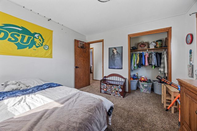 1221 1st Street N, Casselton, ND 58012