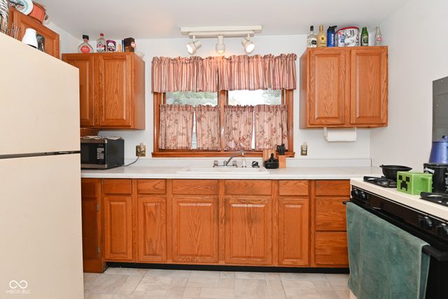 853 Hiatt Avenue, Greenwood, IN 46143