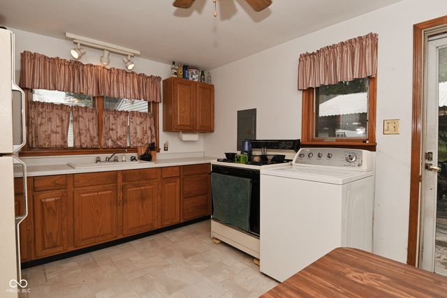 853 Hiatt Avenue, Greenwood, IN 46143