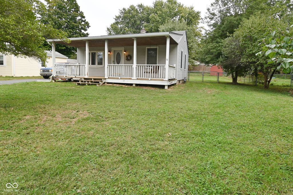 853 Hiatt Avenue, Greenwood, IN 46143