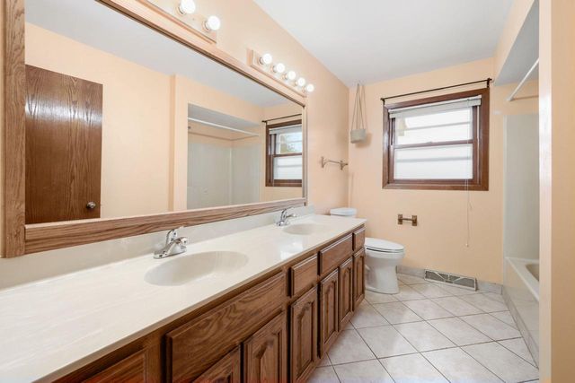 2790 152nd STREET, New Berlin, WI 53151