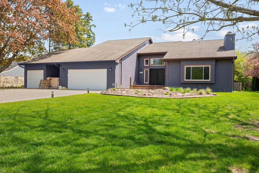 2790 152nd STREET, New Berlin, WI 53151