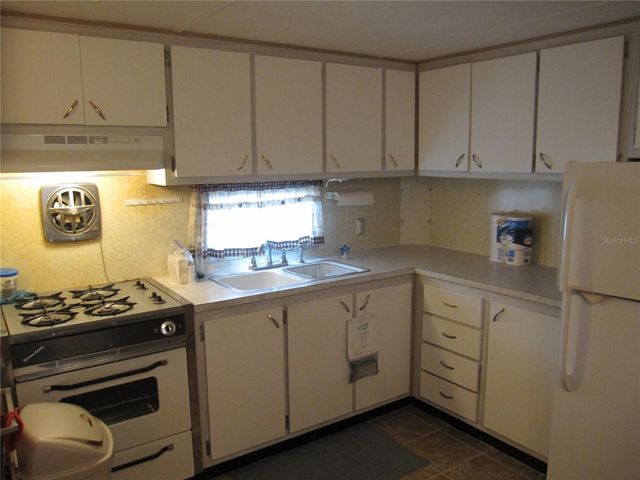 39015 HILLCREST DRIVE, Zephyrhills, FL 33542