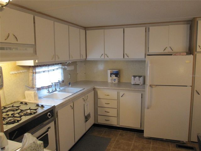 39015 HILLCREST DRIVE, Zephyrhills, FL 33542