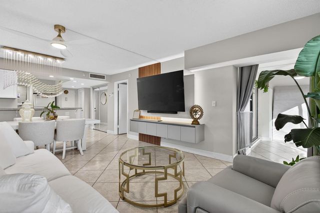 2314 S Cypress Bend Drive 114, Pompano Beach, FL 33069