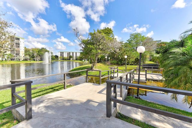 2314 S Cypress Bend Drive 114, Pompano Beach, FL 33069