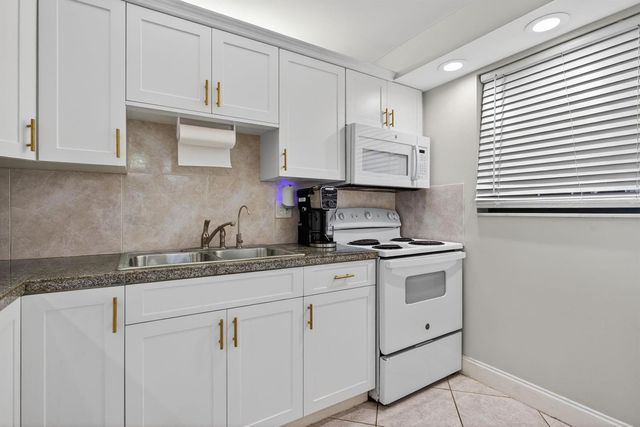 2314 S Cypress Bend Drive 114, Pompano Beach, FL 33069