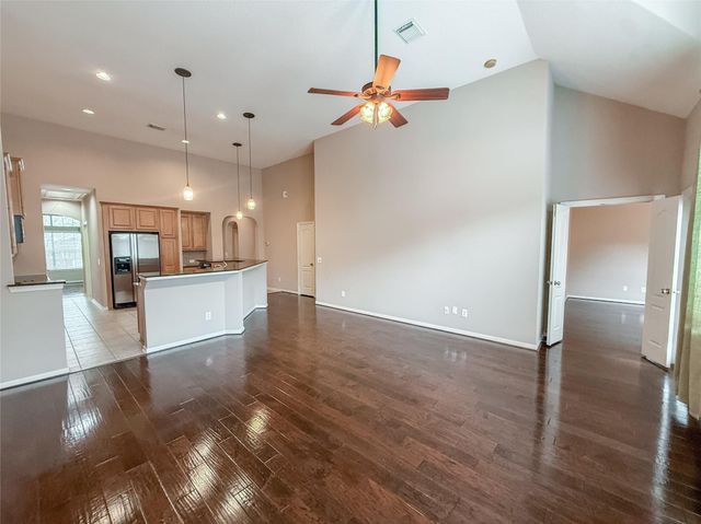 2426 Clippers Square, Houston, TX 77058