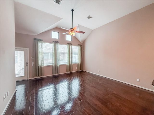 2426 Clippers Square, Houston, TX 77058