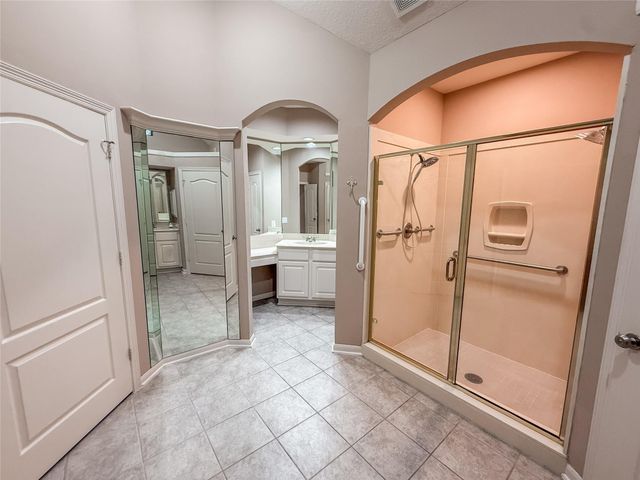 2426 Clippers Square, Houston, TX 77058