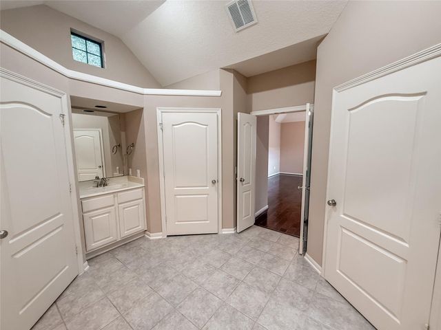 2426 Clippers Square, Houston, TX 77058