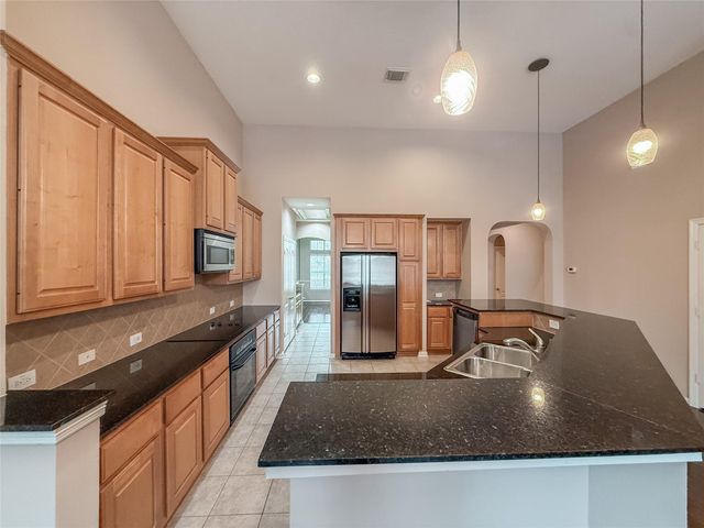 2426 Clippers Square, Houston, TX 77058