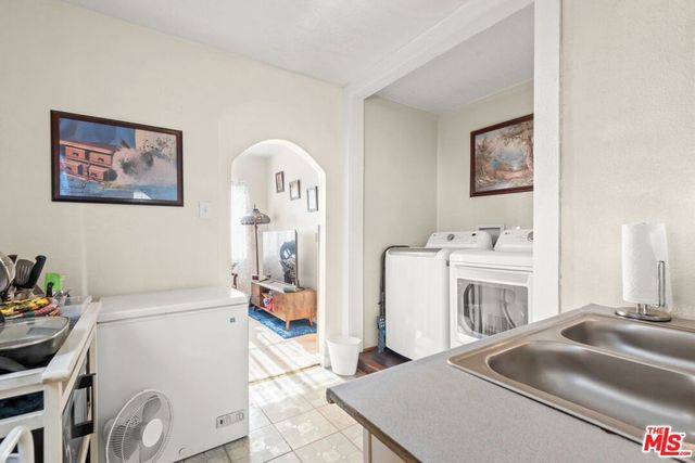 1110 E 107th Street, Los Angeles, CA 90002