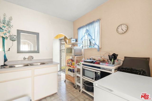 1110 E 107th Street, Los Angeles, CA 90002