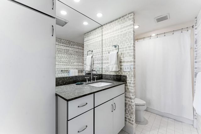 5200 N Flagler Drive 1406, West Palm Beach, FL 33407