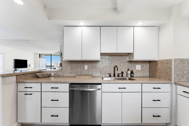 5200 N Flagler Drive 1406, West Palm Beach, FL 33407