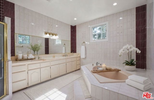 5545 Aura Avenue, Tarzana (los Angeles), CA 91356