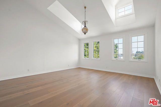 5545 Aura Avenue, Tarzana (los Angeles), CA 91356